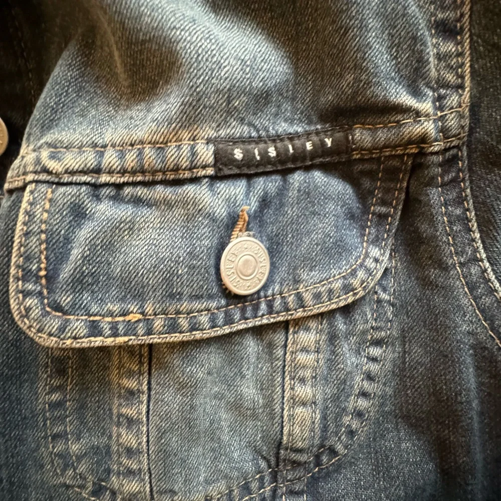 Sisley vintage Denim jacket. Small. Great condition. Very flattering Jean jacket - Picture 5 of 12
